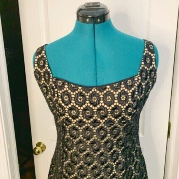 Elie Tahari Floral Crochet Lace Sleeveless Overlay Cocktail Sheath Dress - Picture 3 of 12